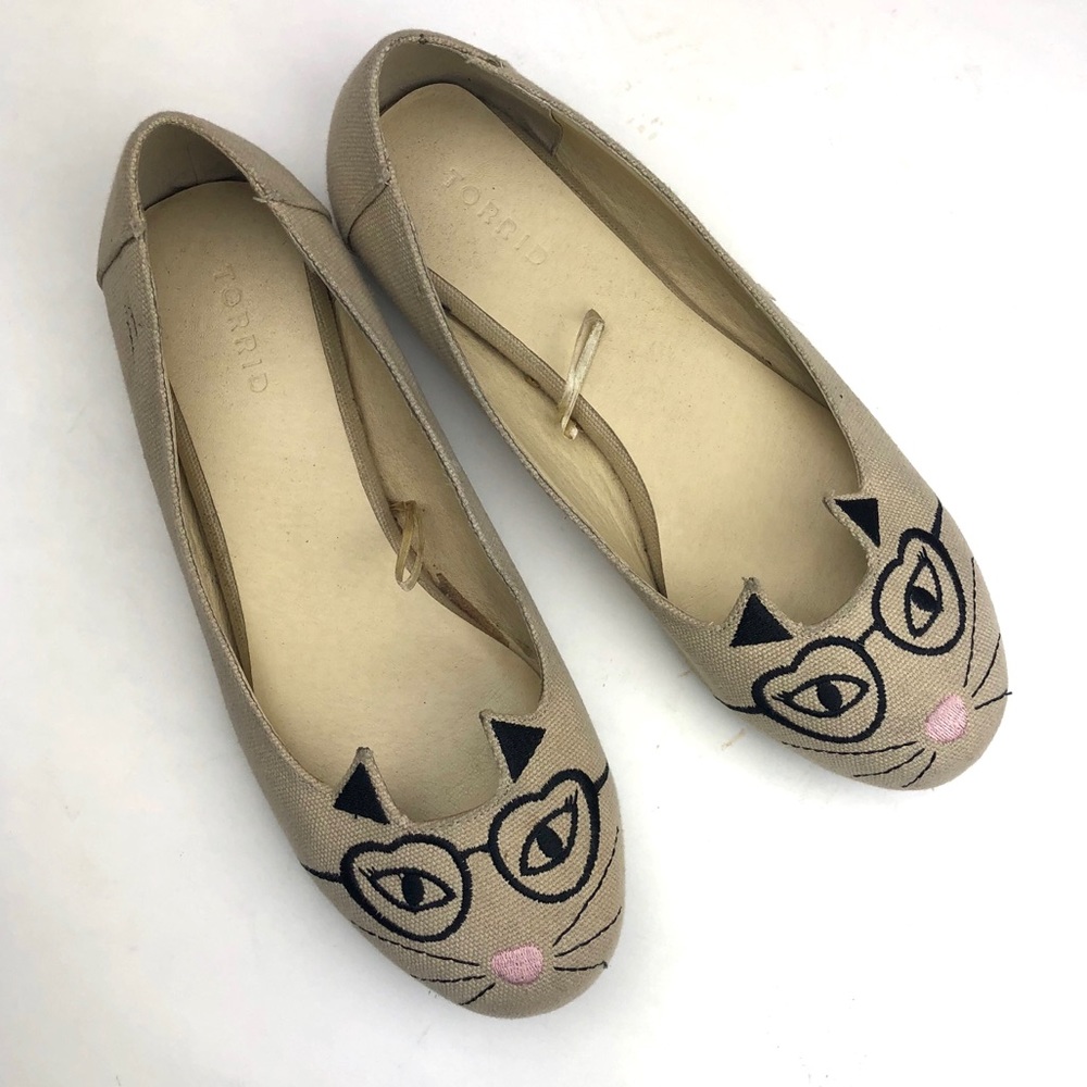 TORRID Cat design tan Flats